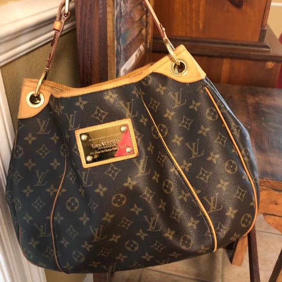 Louis Vuitton Galleria PM Monogram Shoulder Bag - Picture 4 of 14